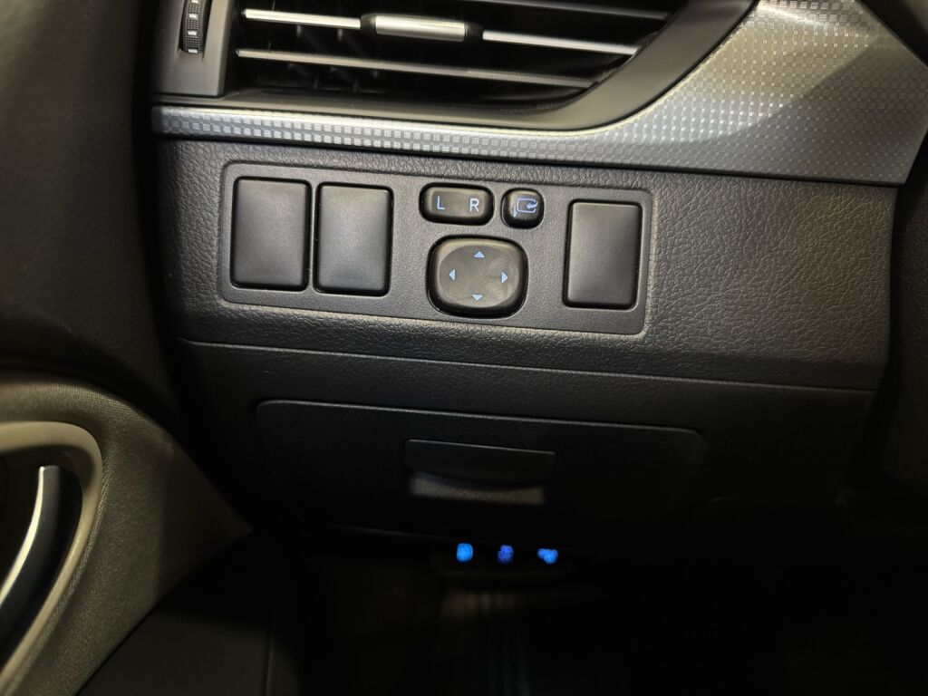 Toyota Avensis 2017 Sininen