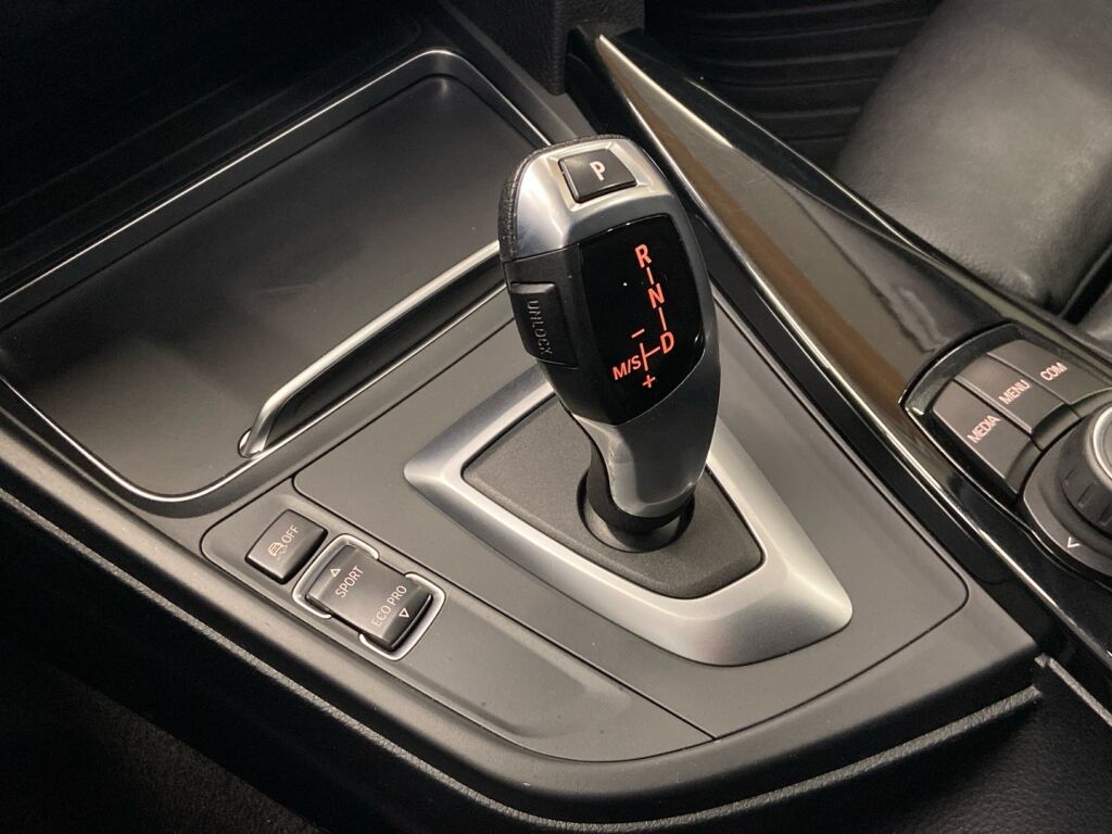 BMW 320 Gran Turismo 2018 Valkoinen