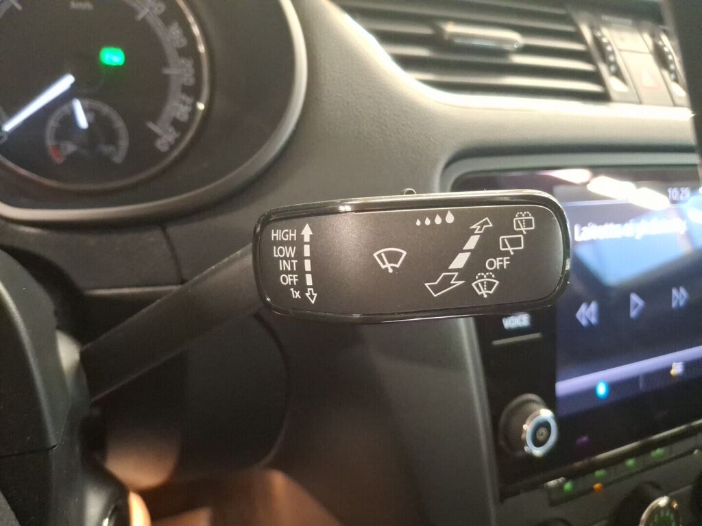 Skoda Octavia 2018 Sininen