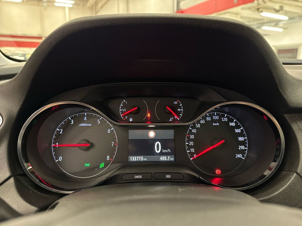 Opel Grandland X 2017 Musta