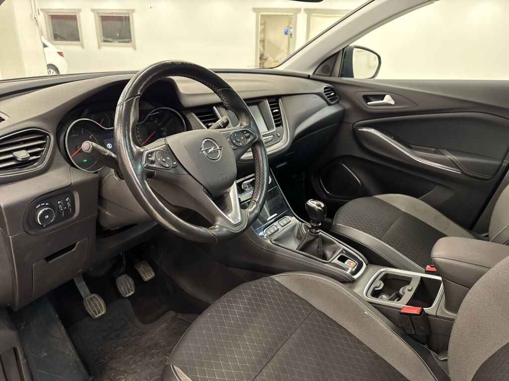 Opel Grandland X 2017 Musta