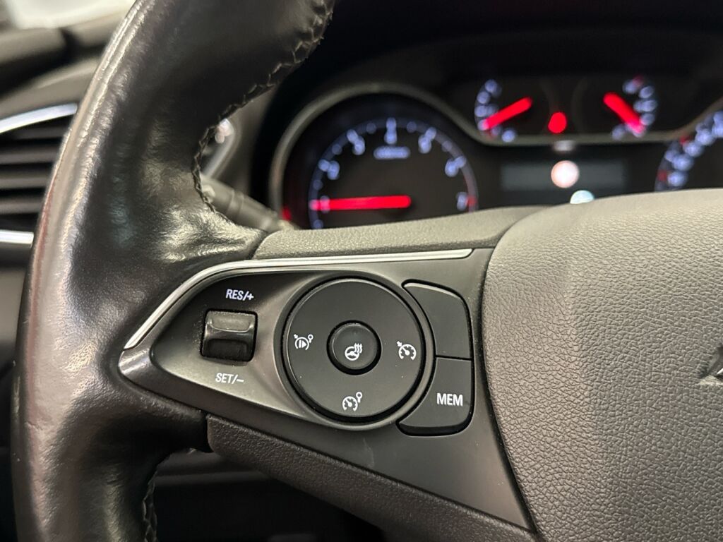 Opel Grandland X 2017 Musta