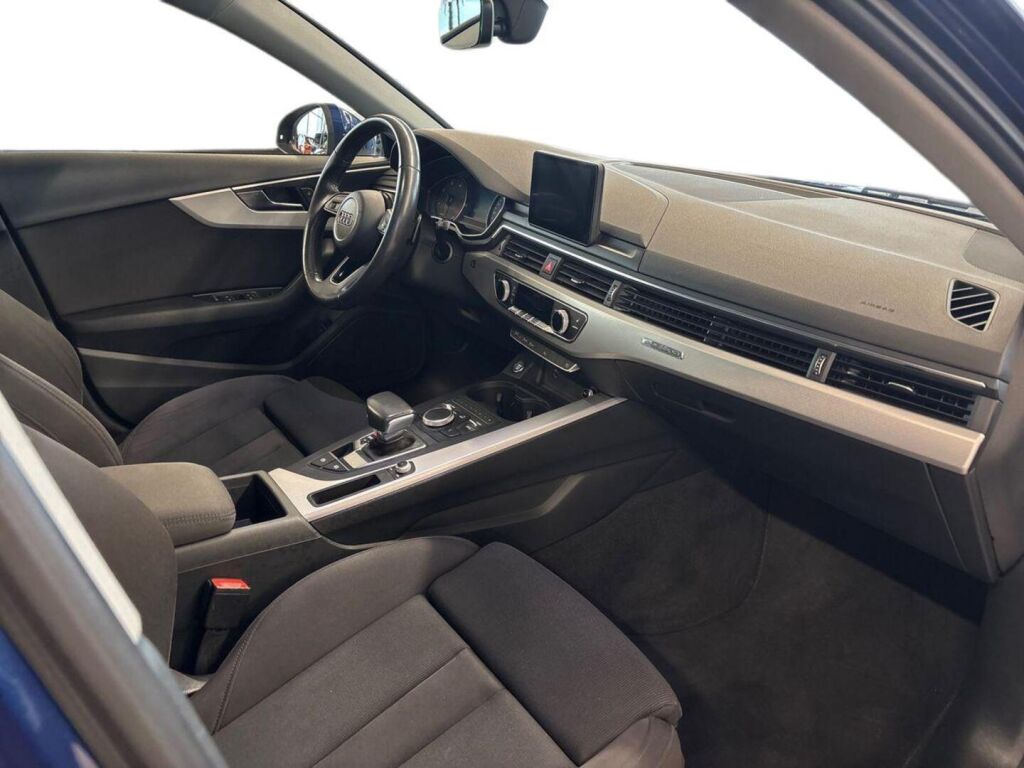 Audi A4 2018 Sininen