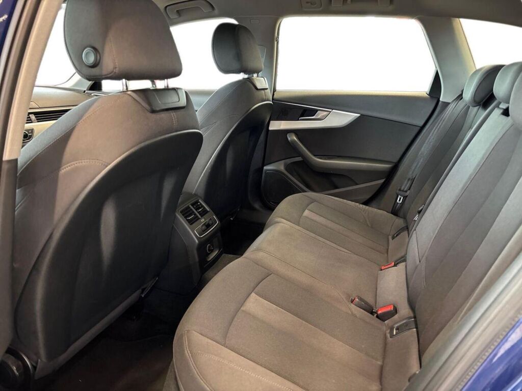 Audi A4 2018 Sininen