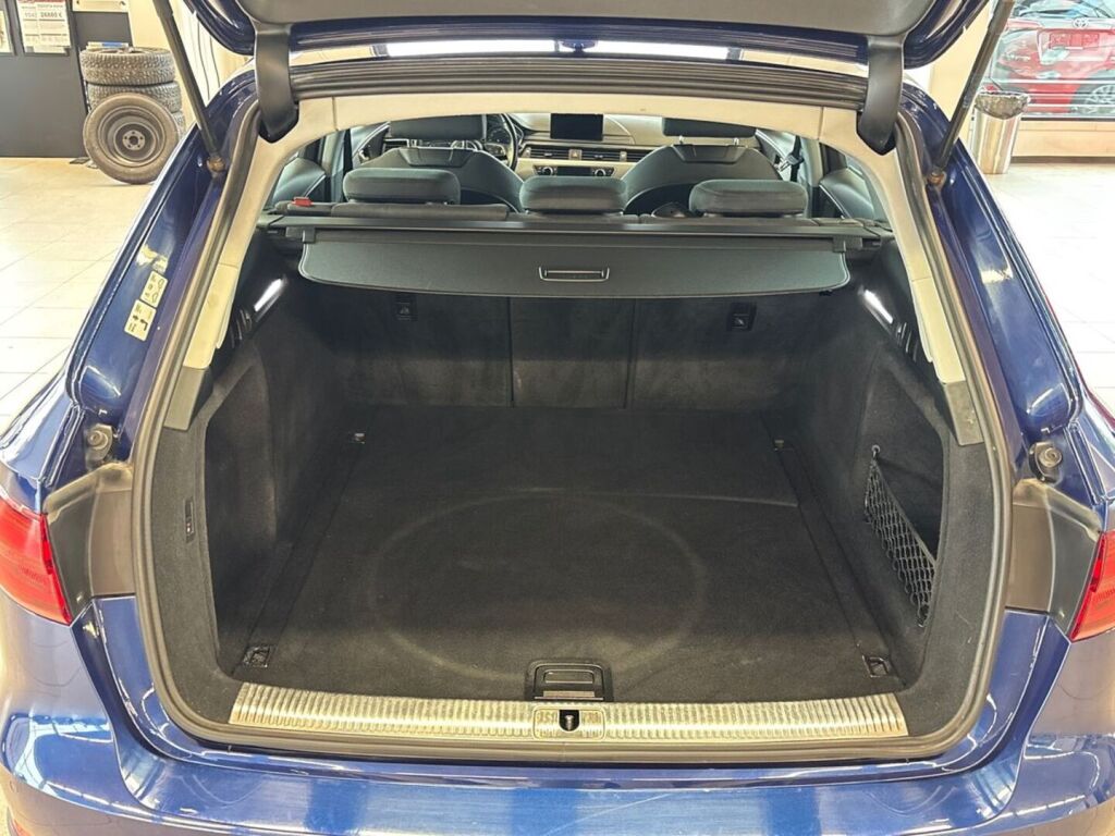 Audi A4 2018 Sininen