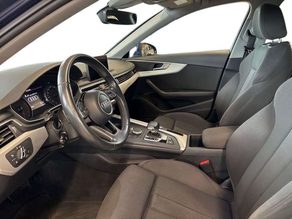 Audi A4 2018 Sininen
