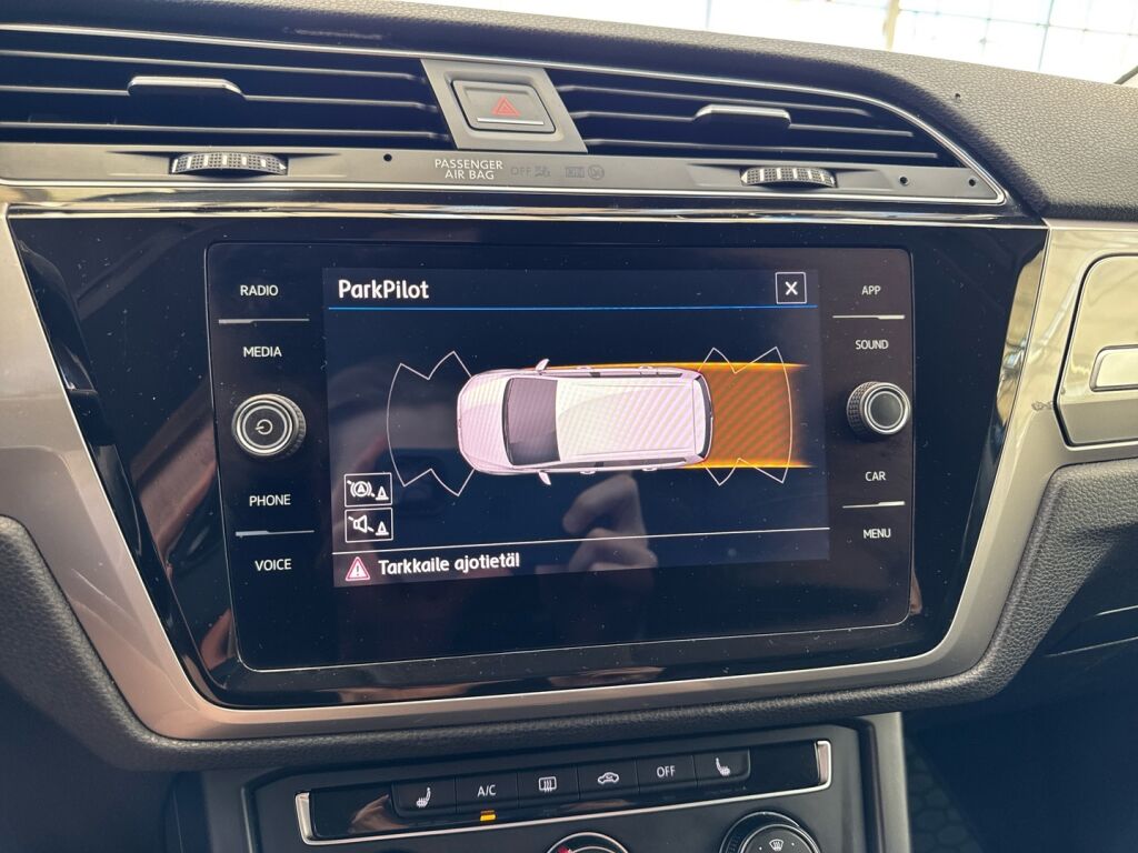 Volkswagen Touran 2018 Musta