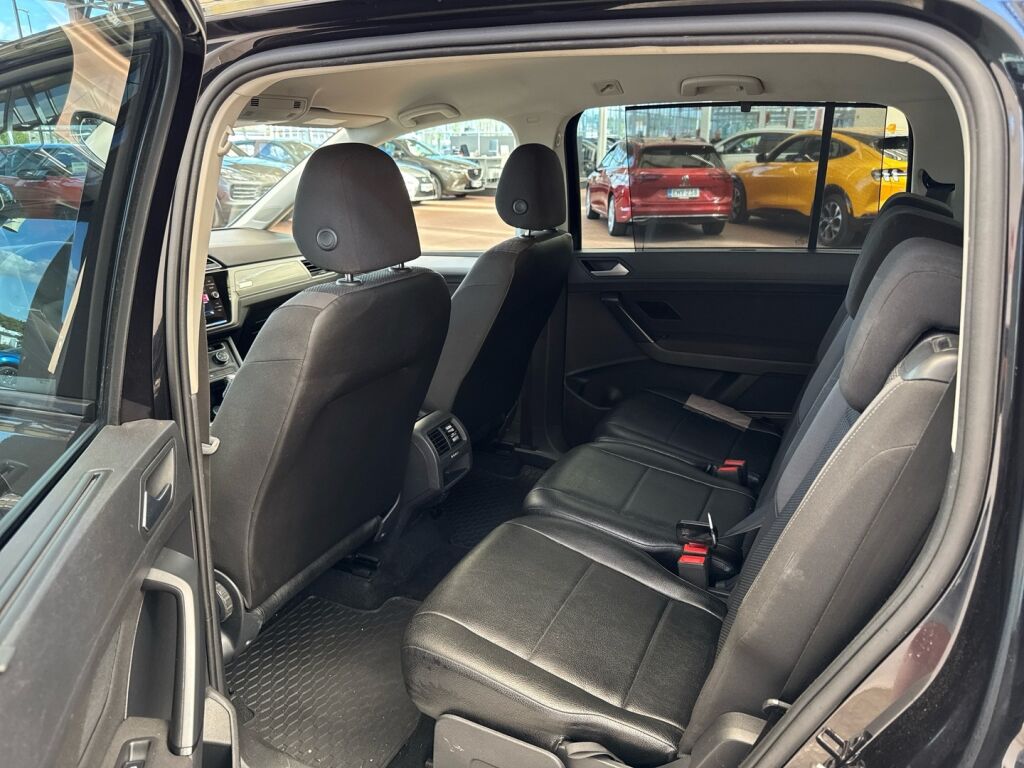 Volkswagen Touran 2018 Musta