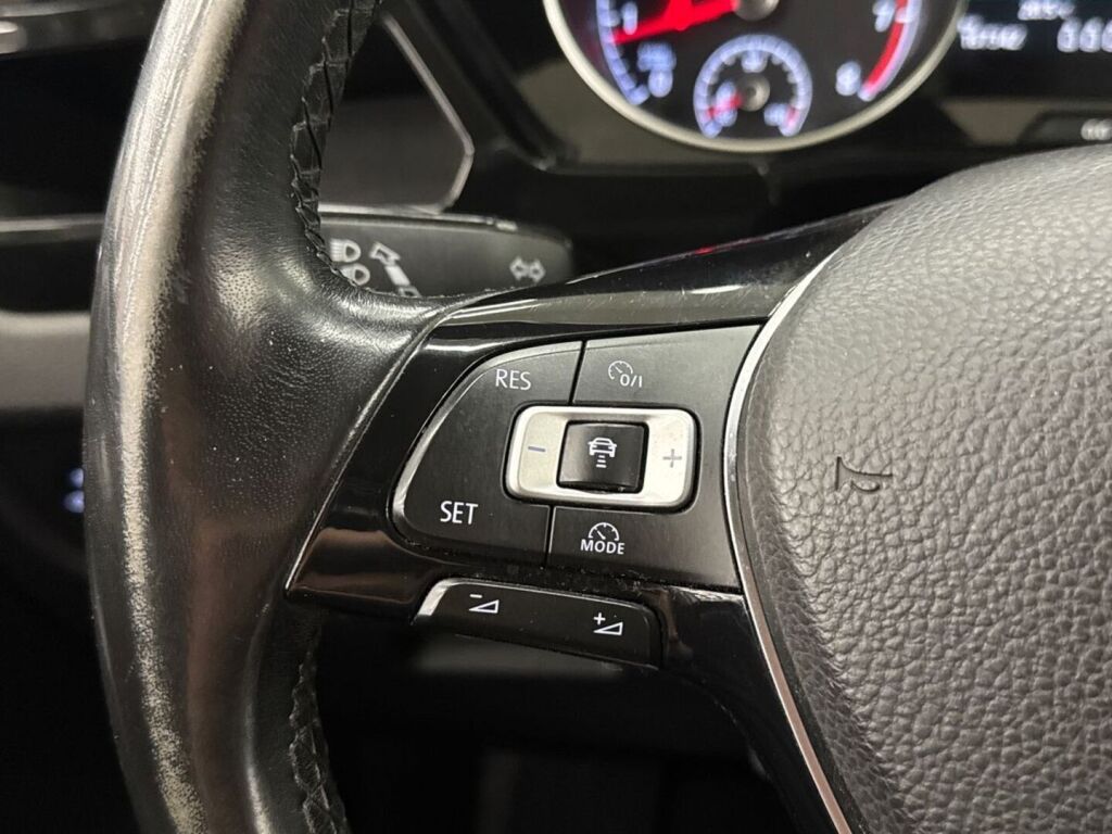 Volkswagen Touran 2017 Valkoinen