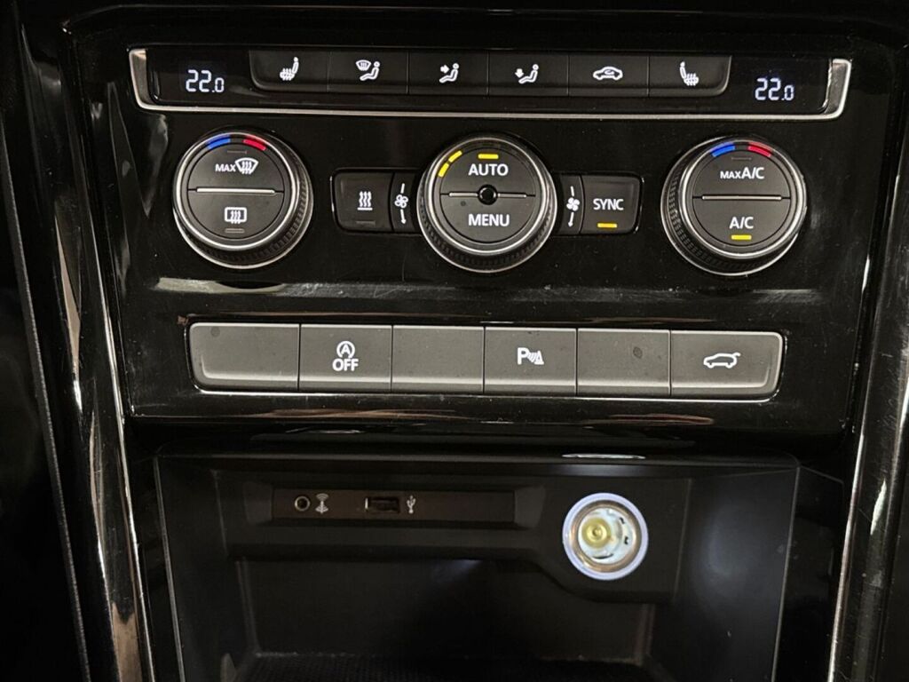 Volkswagen Touran 2017 Valkoinen