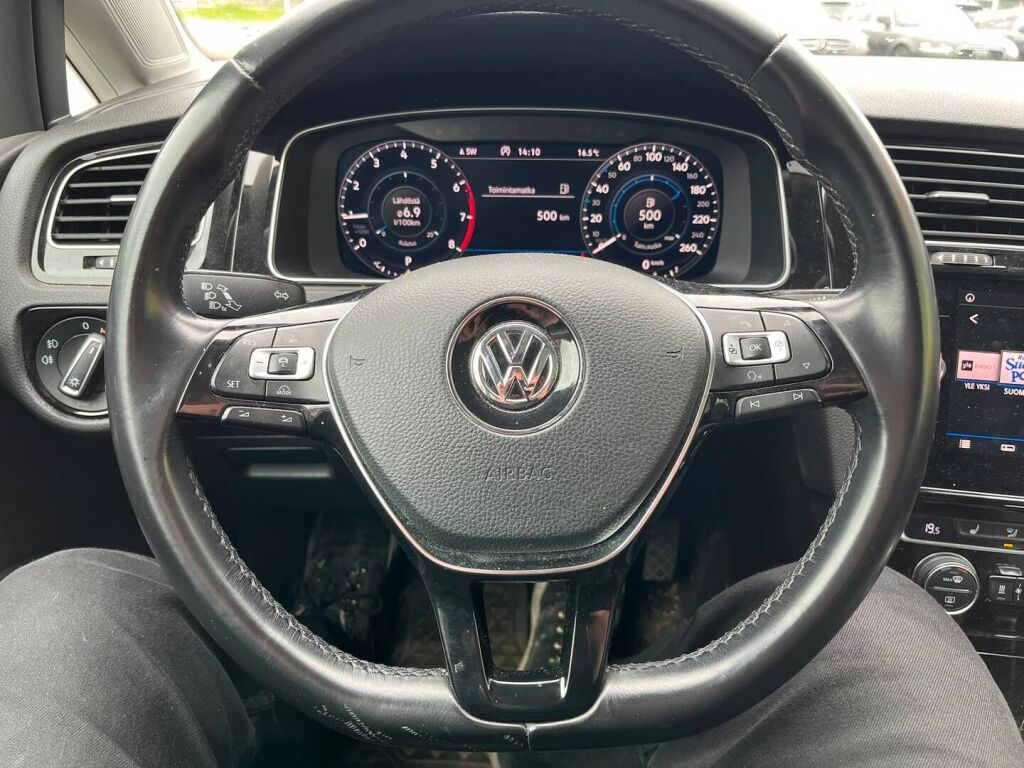 Volkswagen Golf 2017 Keltainen