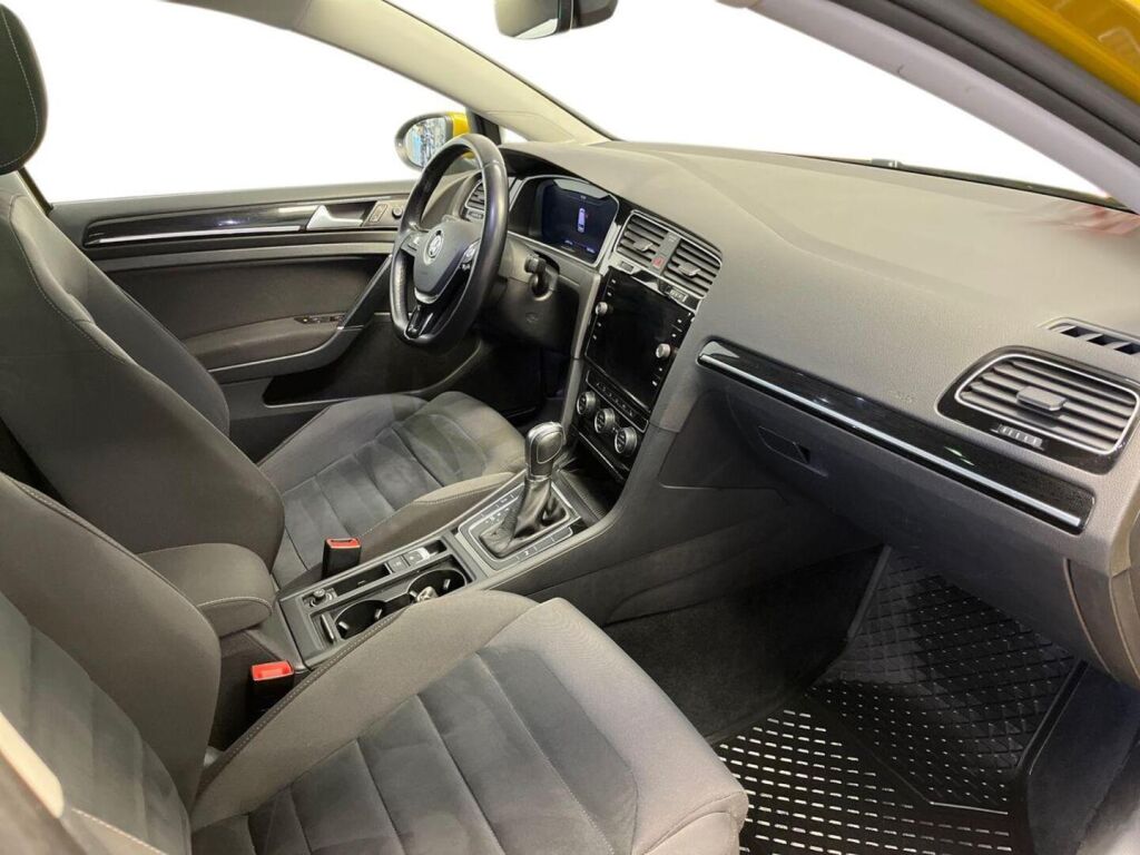 Volkswagen Golf 2017 Keltainen