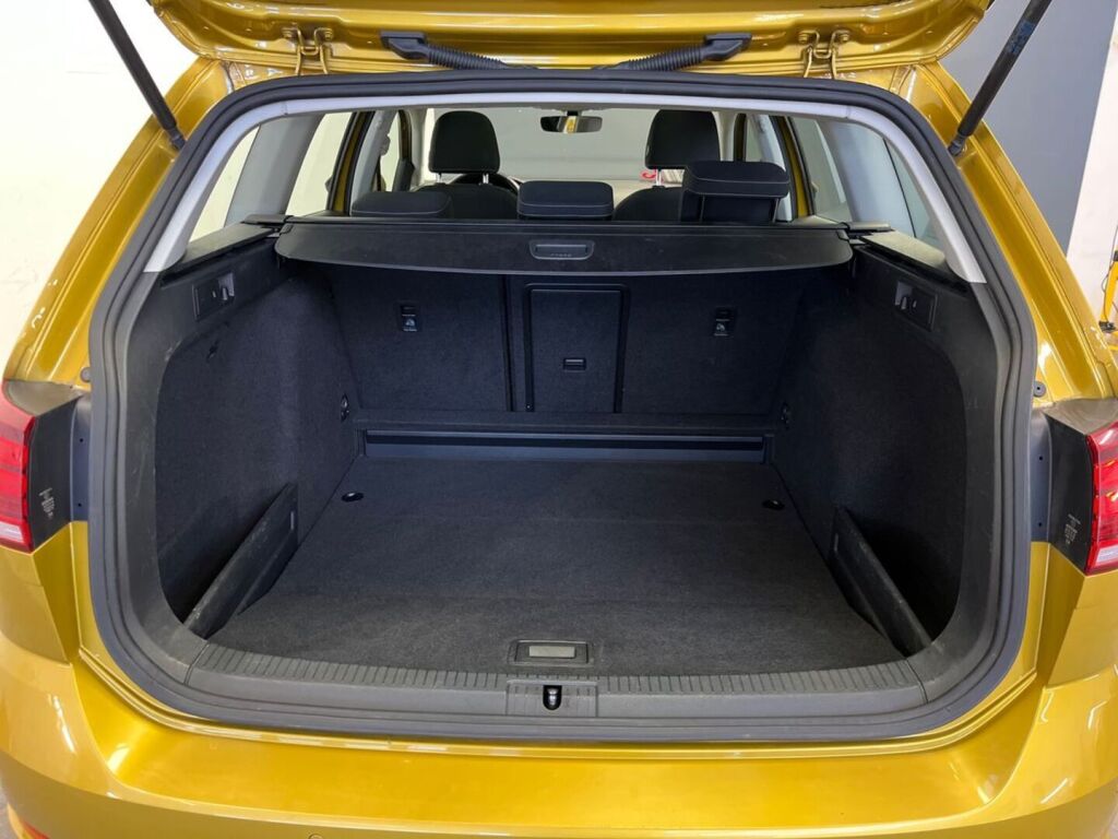 Volkswagen Golf 2017 Keltainen