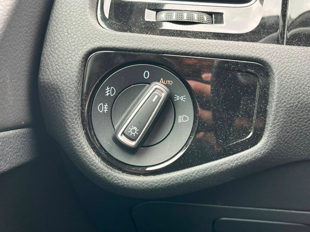 Volkswagen Golf 2017 Keltainen