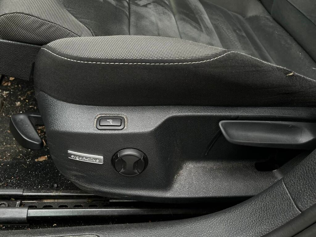 Volkswagen Golf 2017 Keltainen
