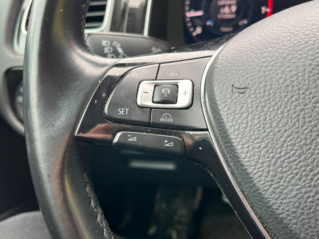 Volkswagen Golf 2017 Keltainen