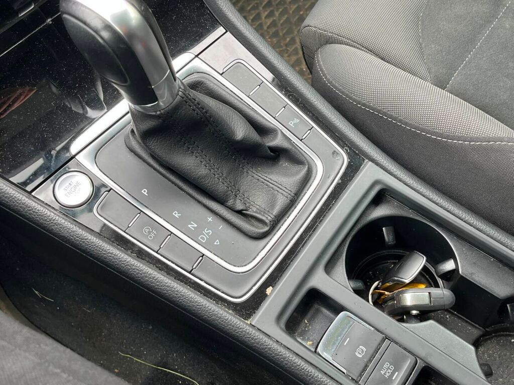 Volkswagen Golf 2017 Keltainen