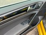 Volkswagen Golf 2017 Keltainen