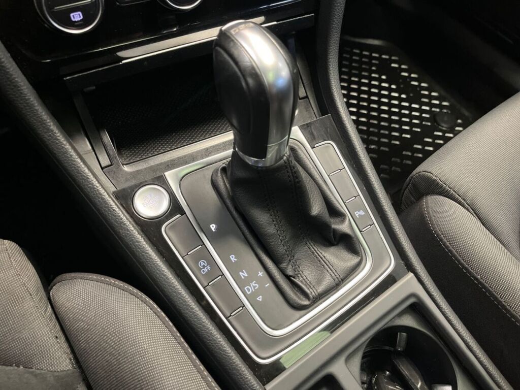 Volkswagen Golf 2017 Keltainen