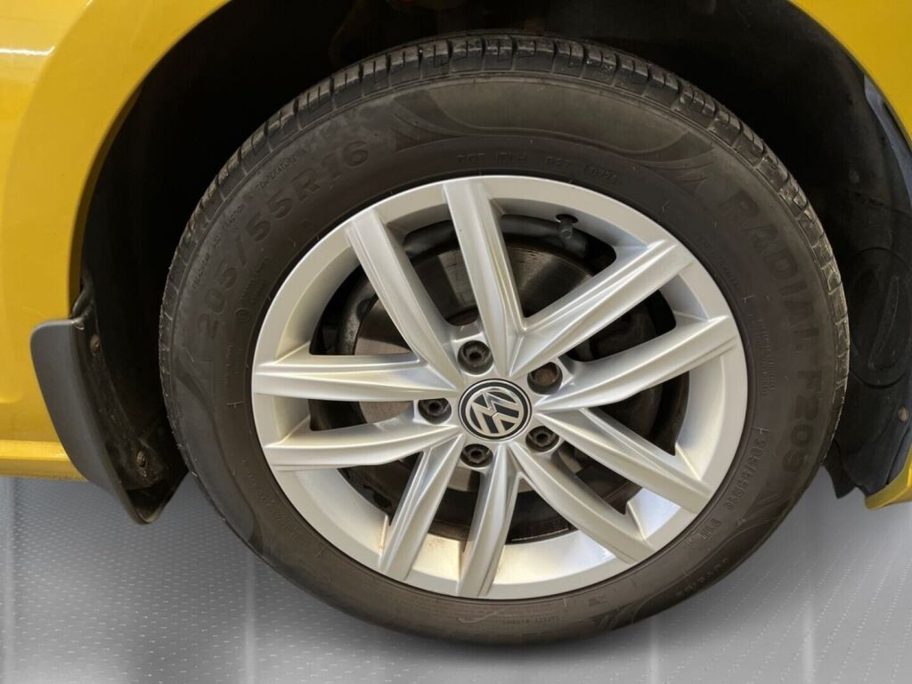 Volkswagen Golf 2017 Keltainen