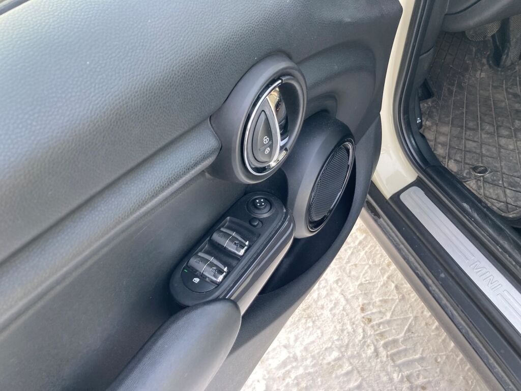 Mini Hatchback 2017 Valkoinen