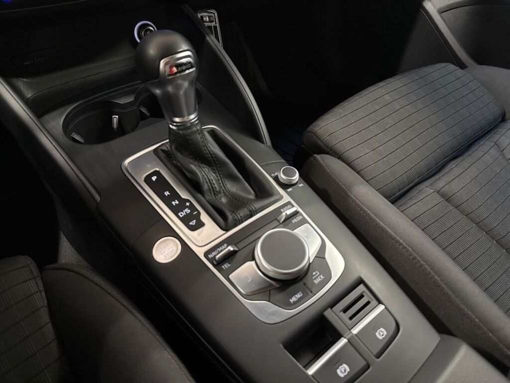 Audi A3 2018 Punainen