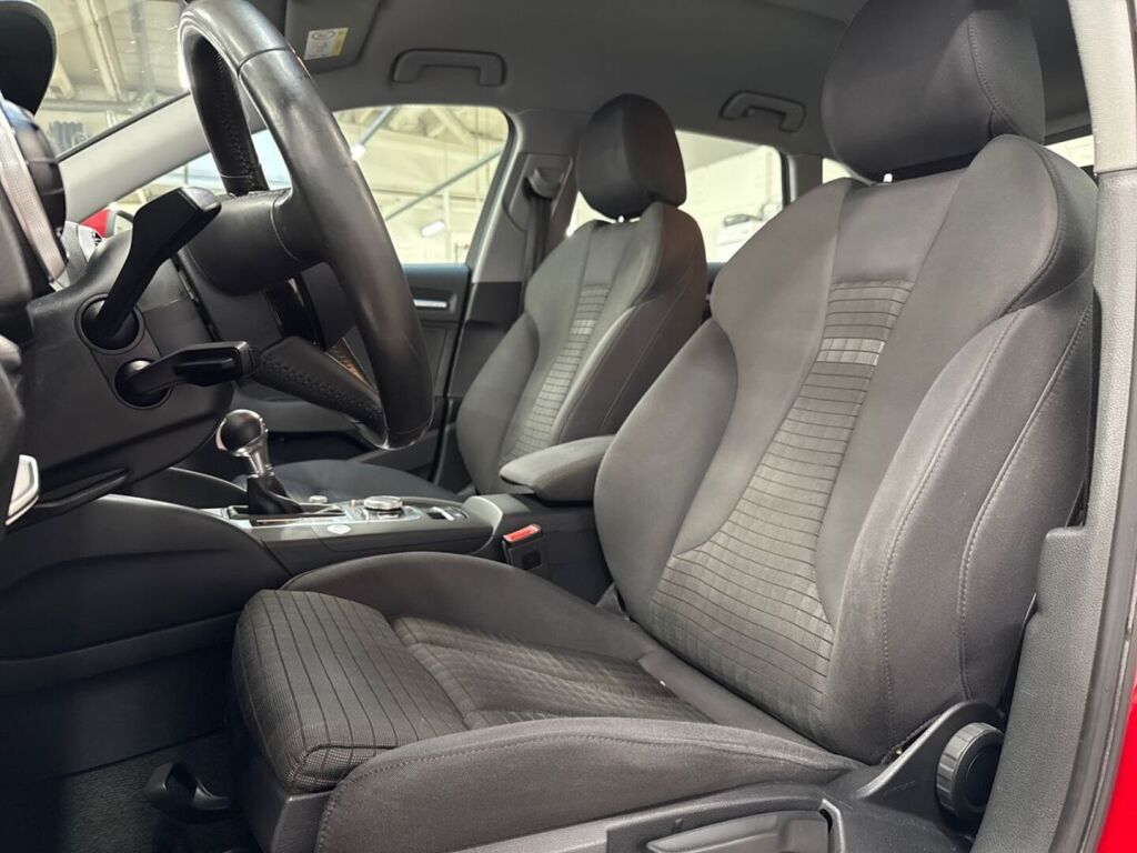 Audi A3 2018 Punainen