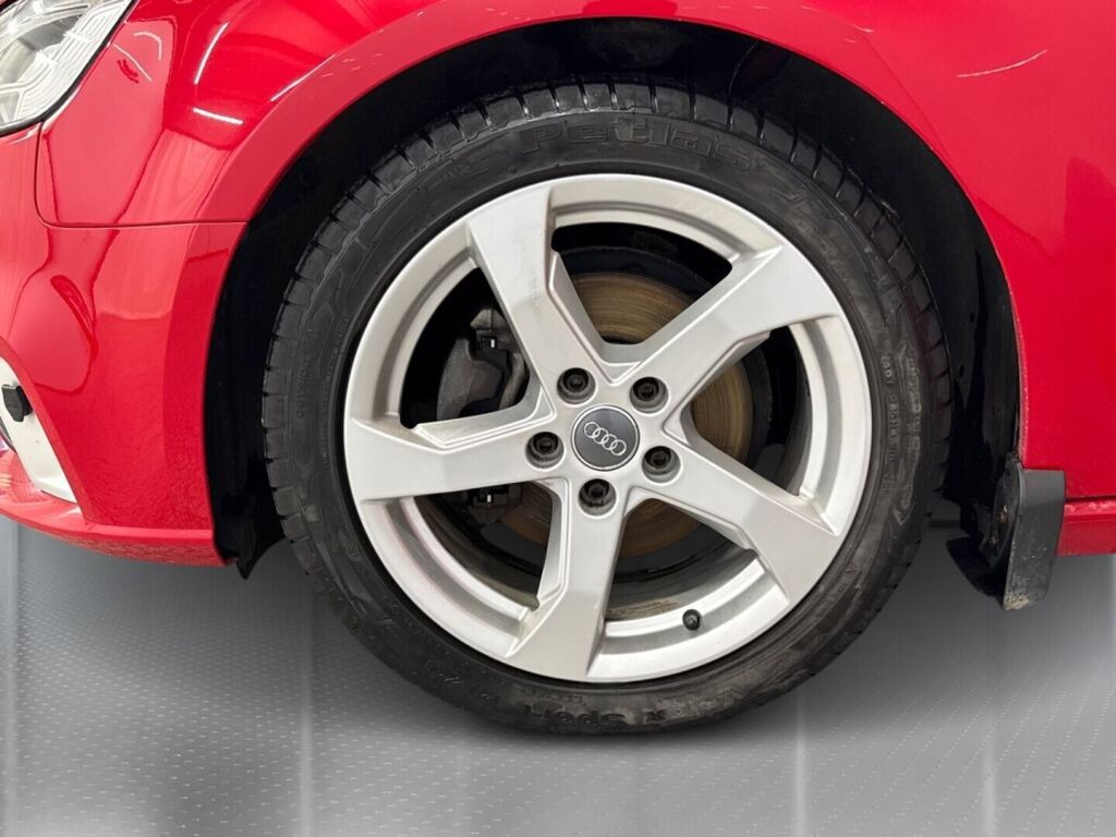 Audi A3 2018 Punainen