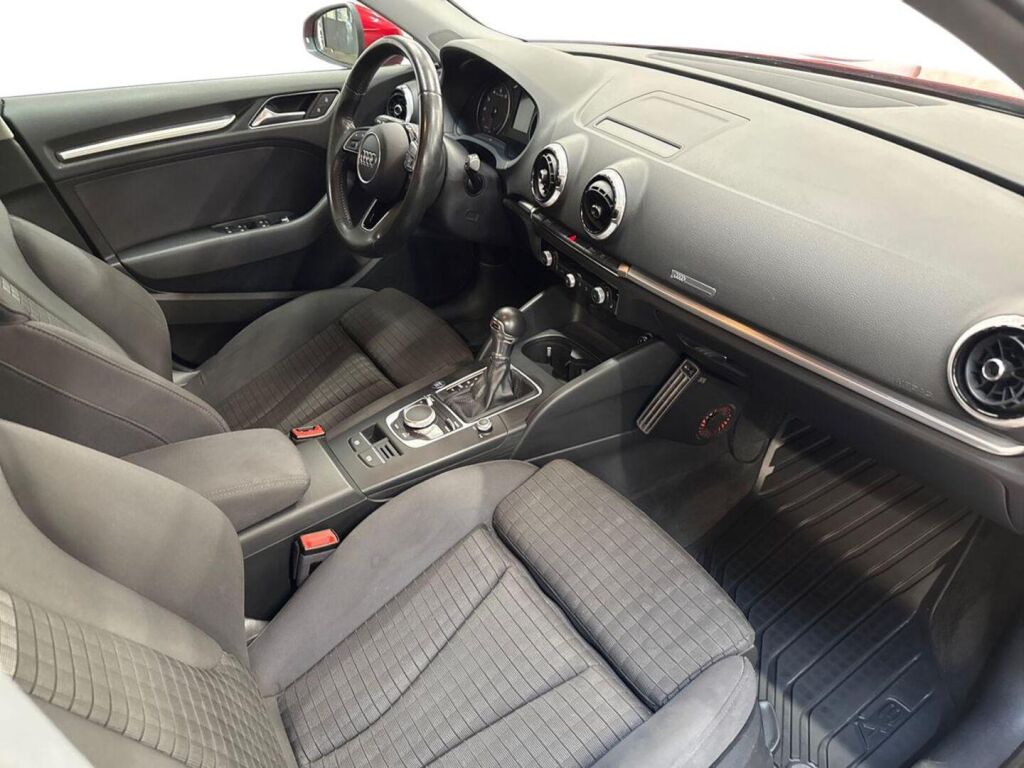 Audi A3 2018 Punainen