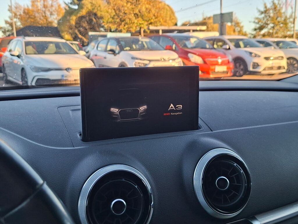 Audi A3 2018 Punainen