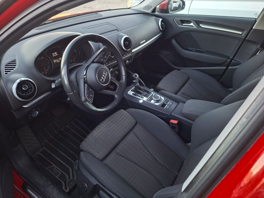 Audi A3 2018 Punainen