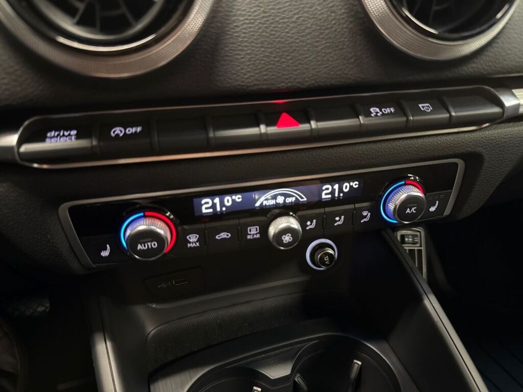 Audi A3 2018 Punainen
