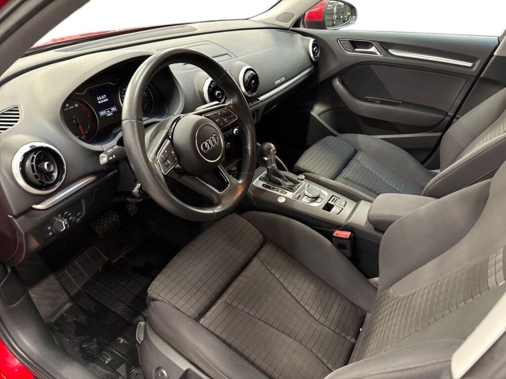 Audi A3 2018 Punainen