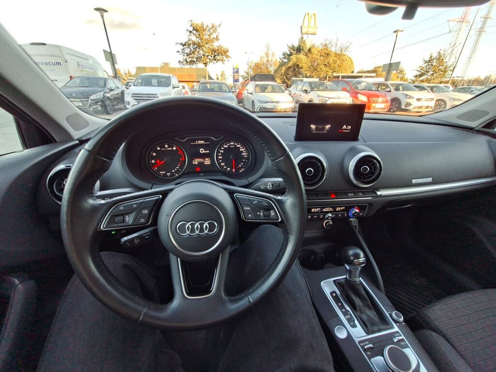 Audi A3 2018 Punainen