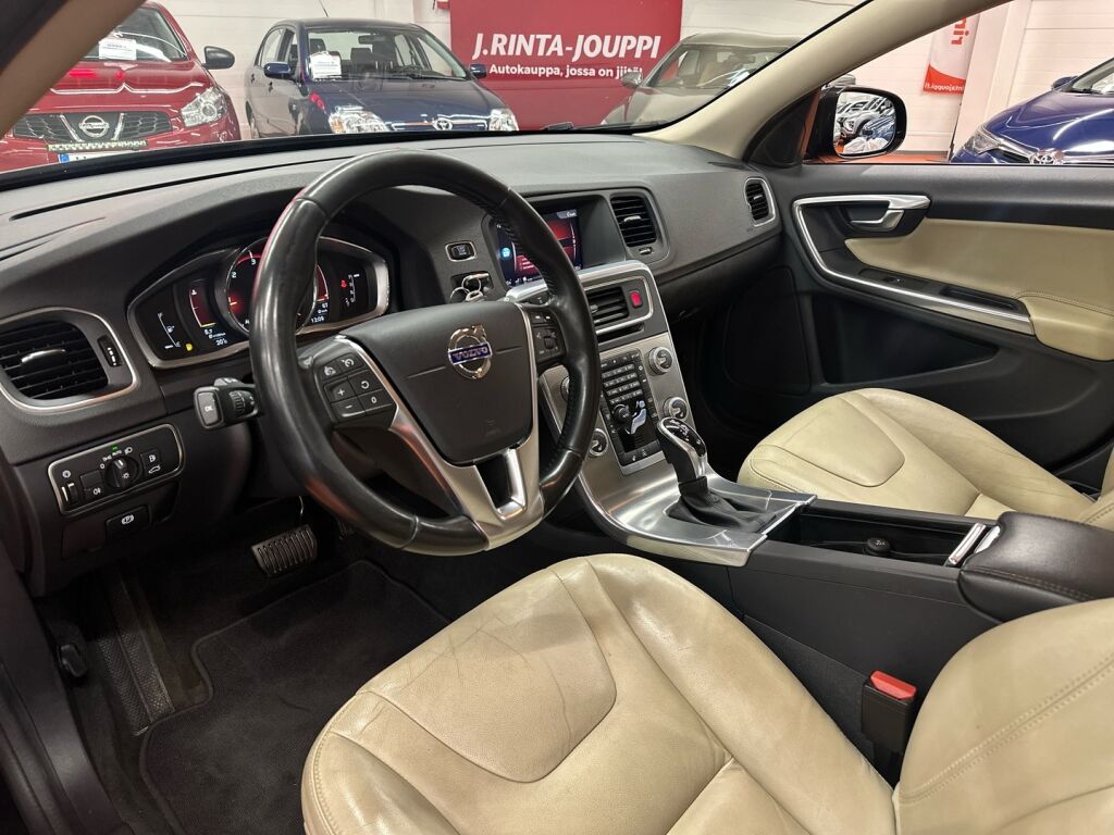 Volvo V60 Cross Country 2017 Musta