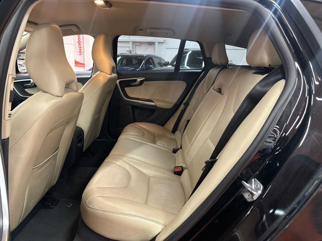 Volvo V60 Cross Country 2017 Musta
