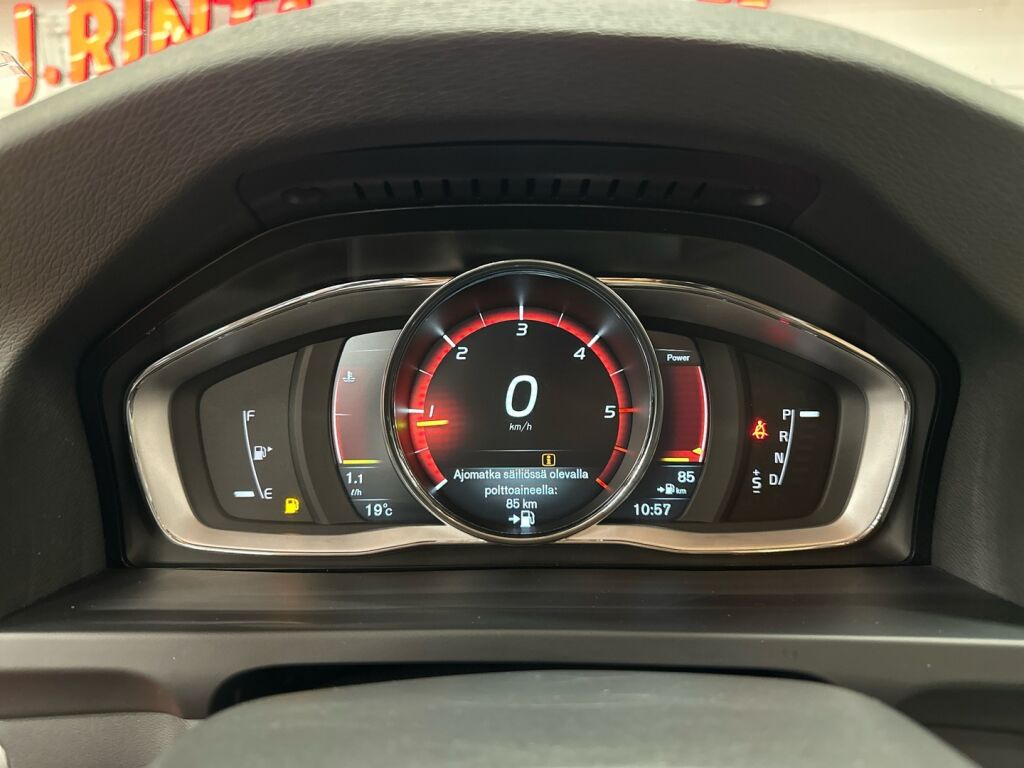 Volvo V60 Cross Country 2017 Musta