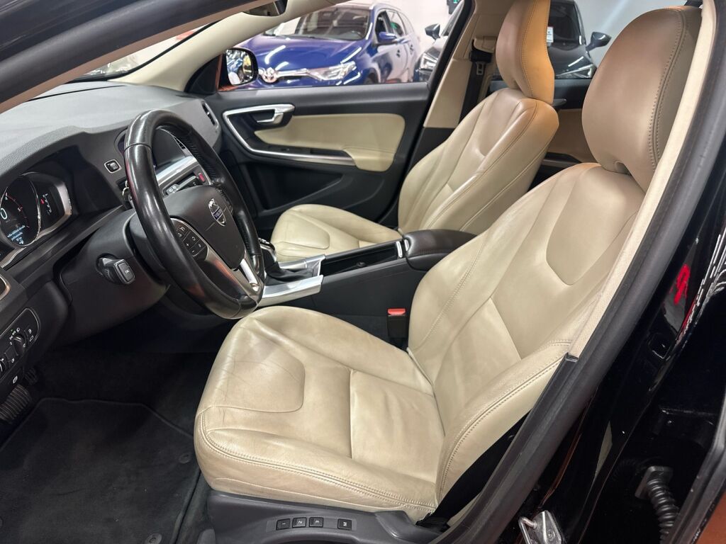 Volvo V60 Cross Country 2017 Musta
