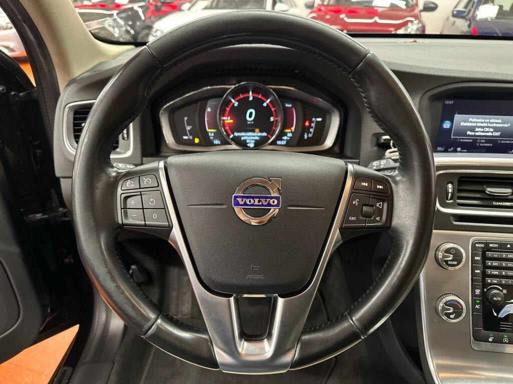 Volvo V60 Cross Country 2017 Musta