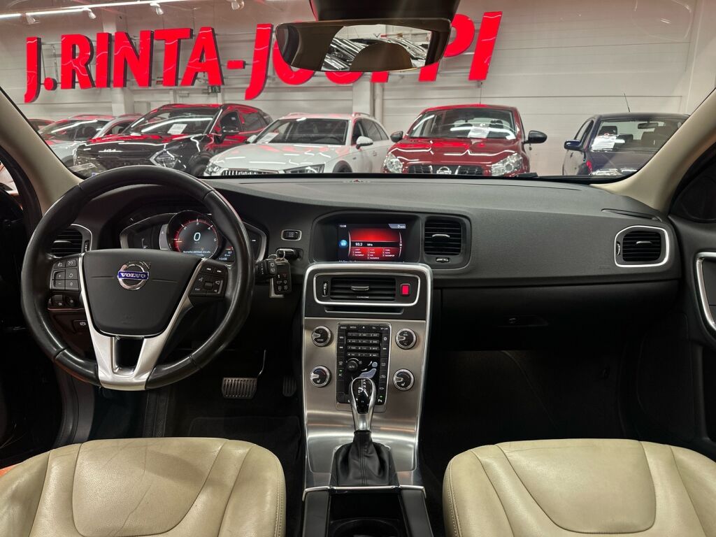 Volvo V60 Cross Country 2017 Musta