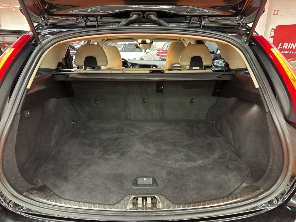 Volvo V60 Cross Country 2017 Musta