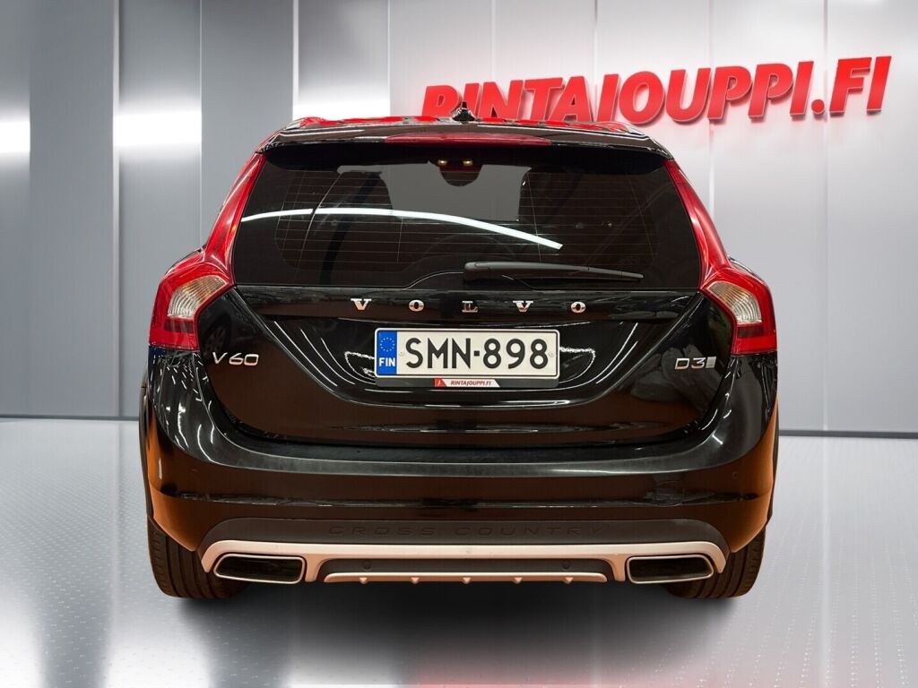 Volvo V60 Cross Country 2017 Musta