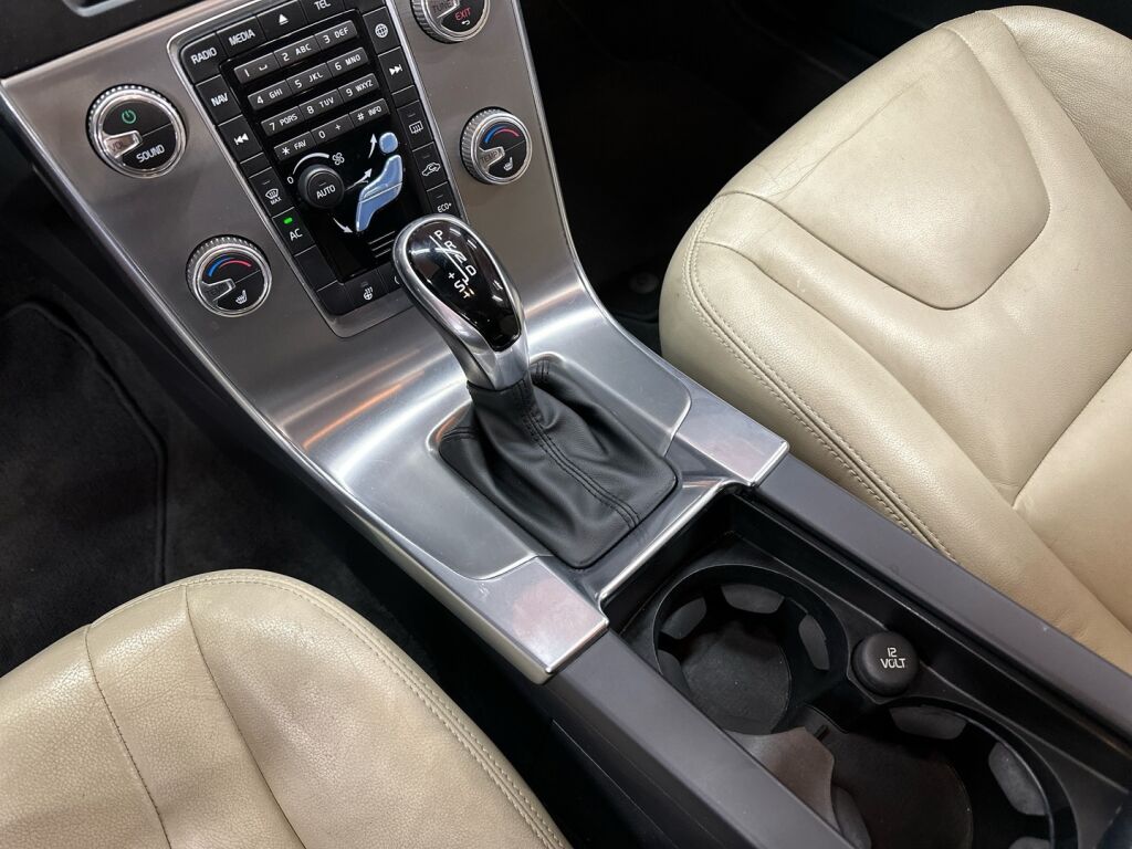Volvo V60 Cross Country 2017 Musta