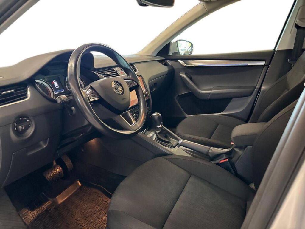 Skoda Octavia 2018 Harmaa