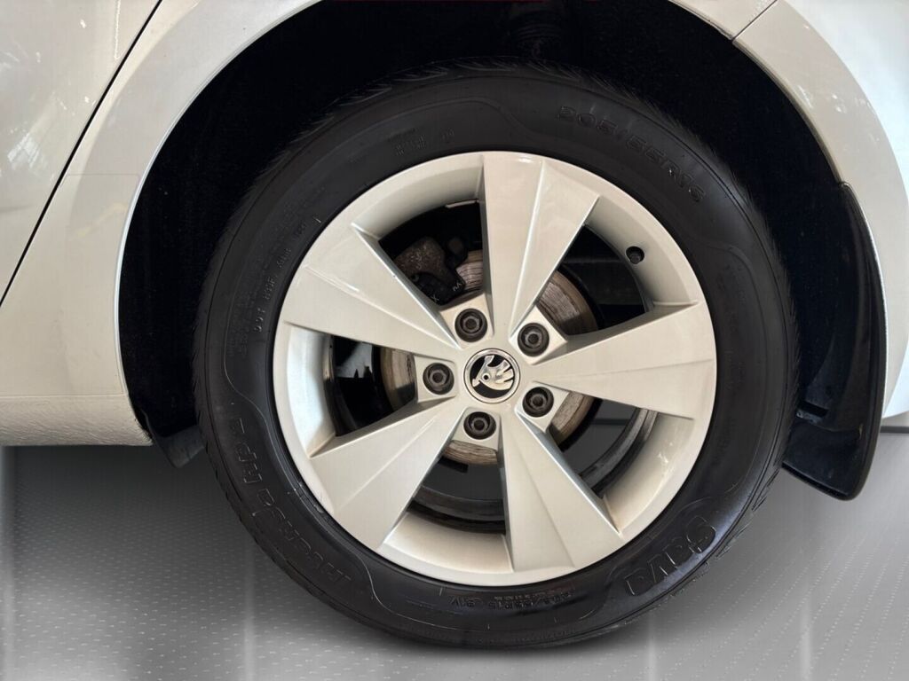Skoda Octavia 2018 Harmaa