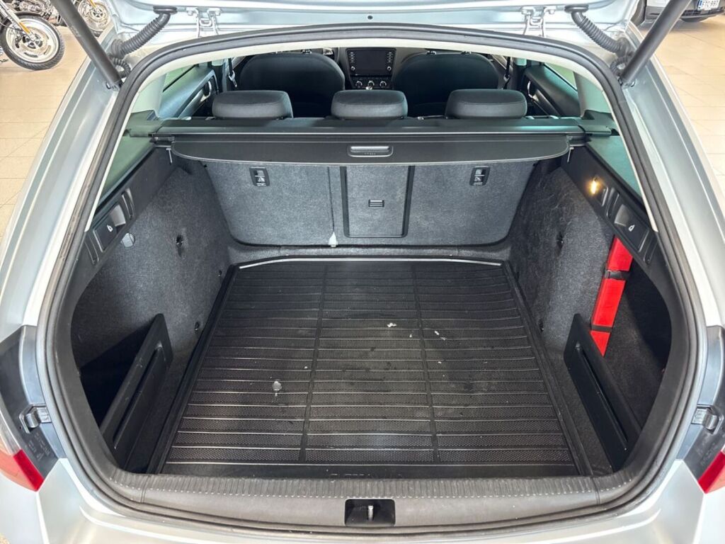 Skoda Octavia 2018 Harmaa