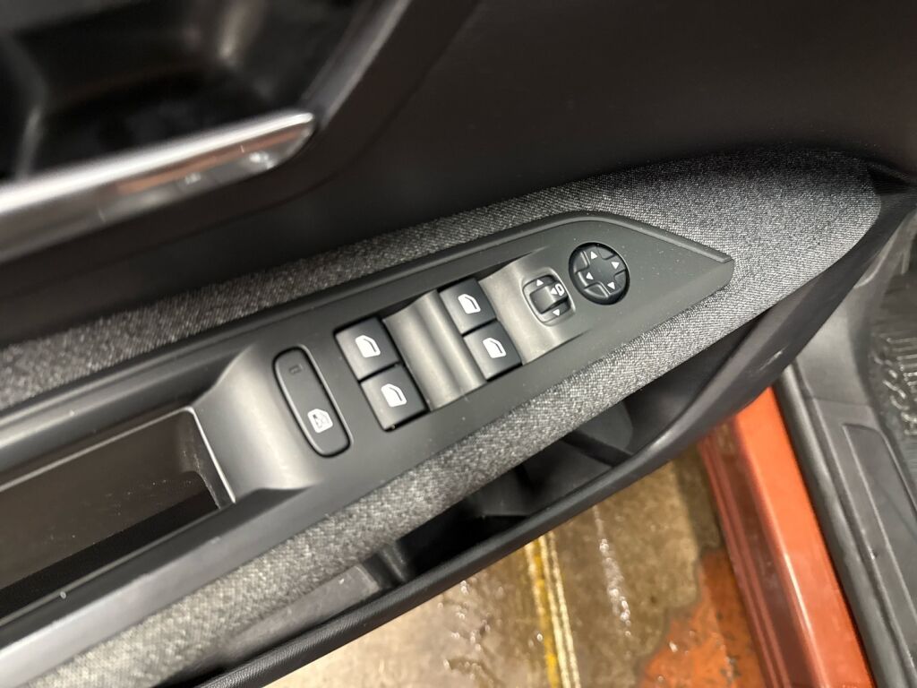 Peugeot 3008 2017 Ruskea (beige)