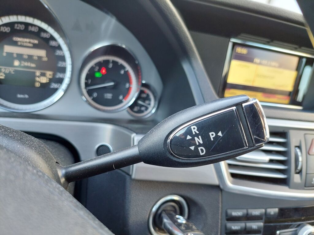 Mercedes-Benz E 2009 Harmaa