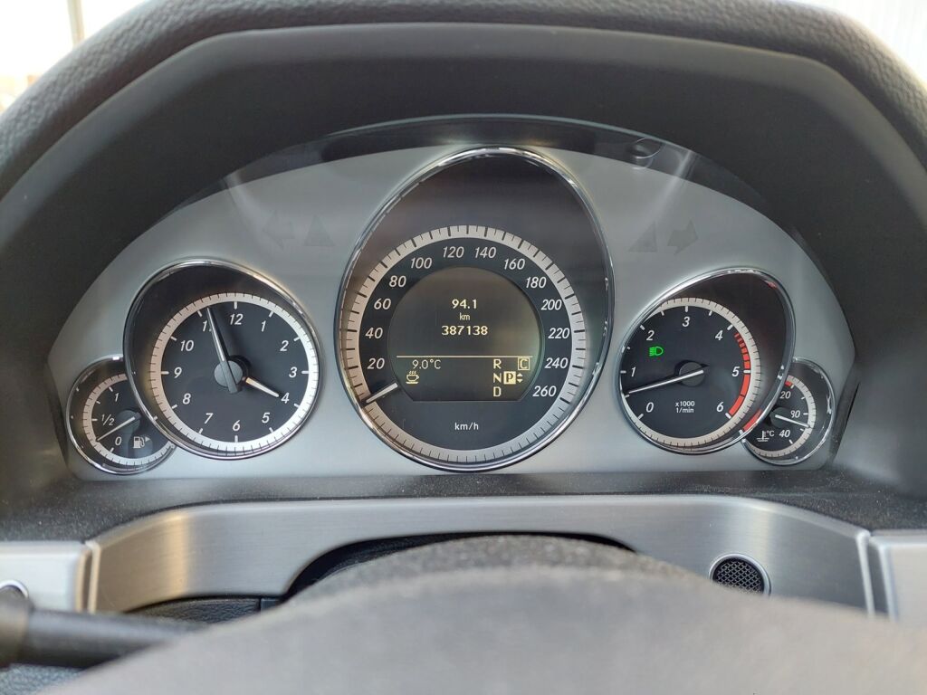 Mercedes-Benz E 2009 Harmaa