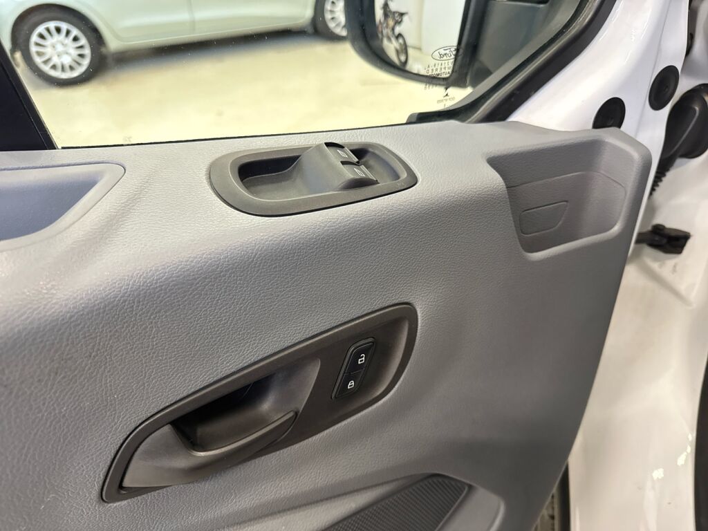 Ford Transit 2018 Valkoinen